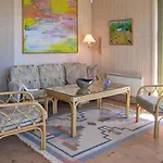 2 Bedroom Stunning In *