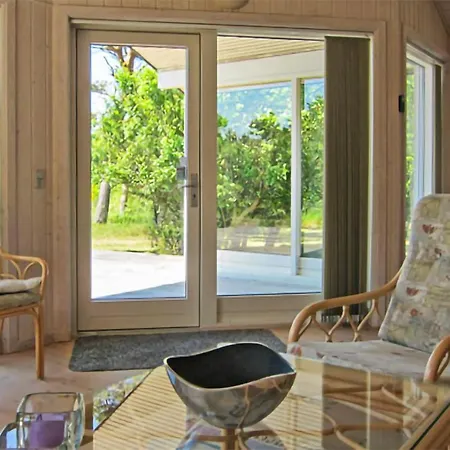 2 Bedroom Stunning In Dom wakacyjny Hasle